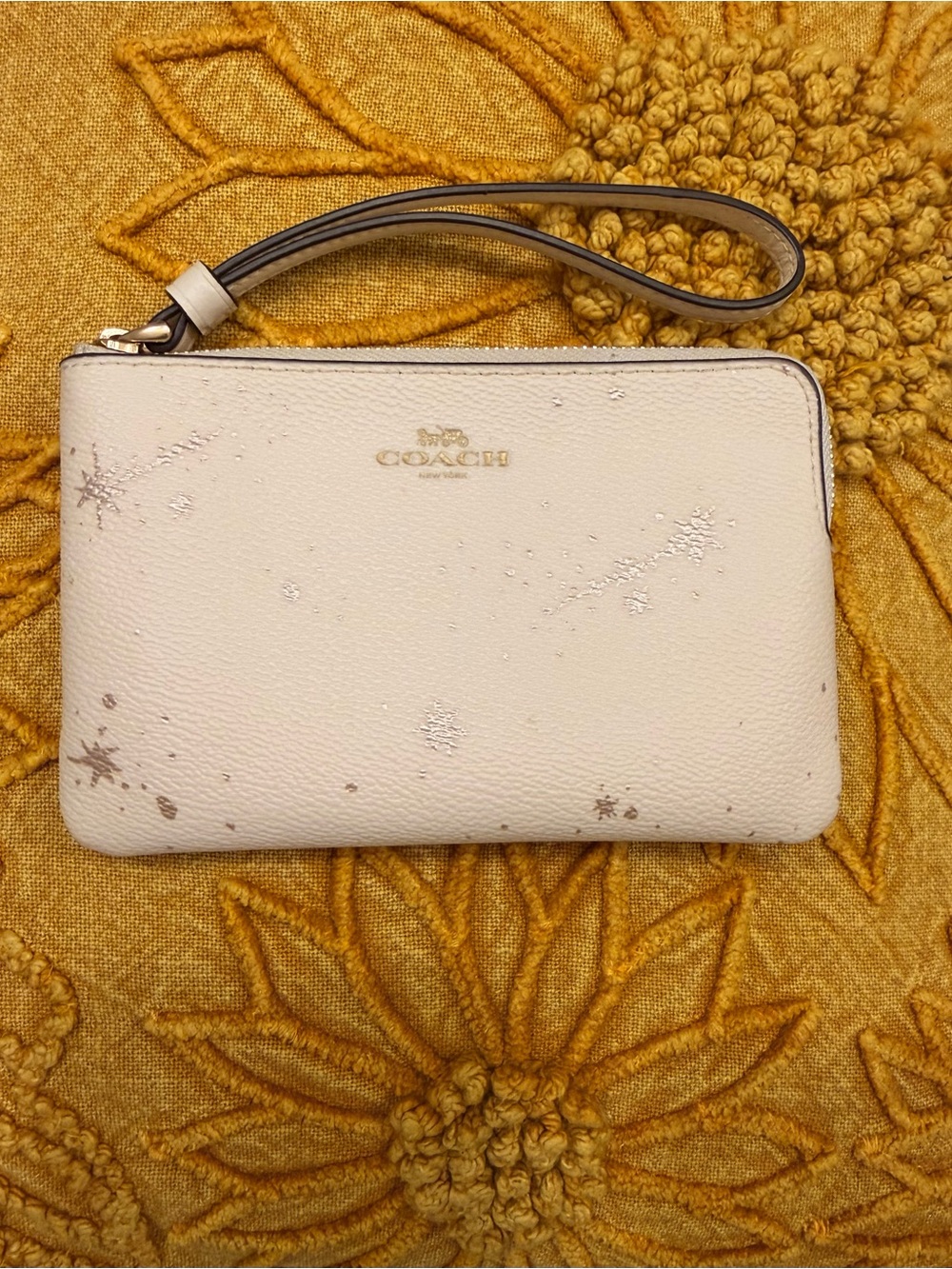 NEW NWOT Coach Cream Glitter Star Wristlet
